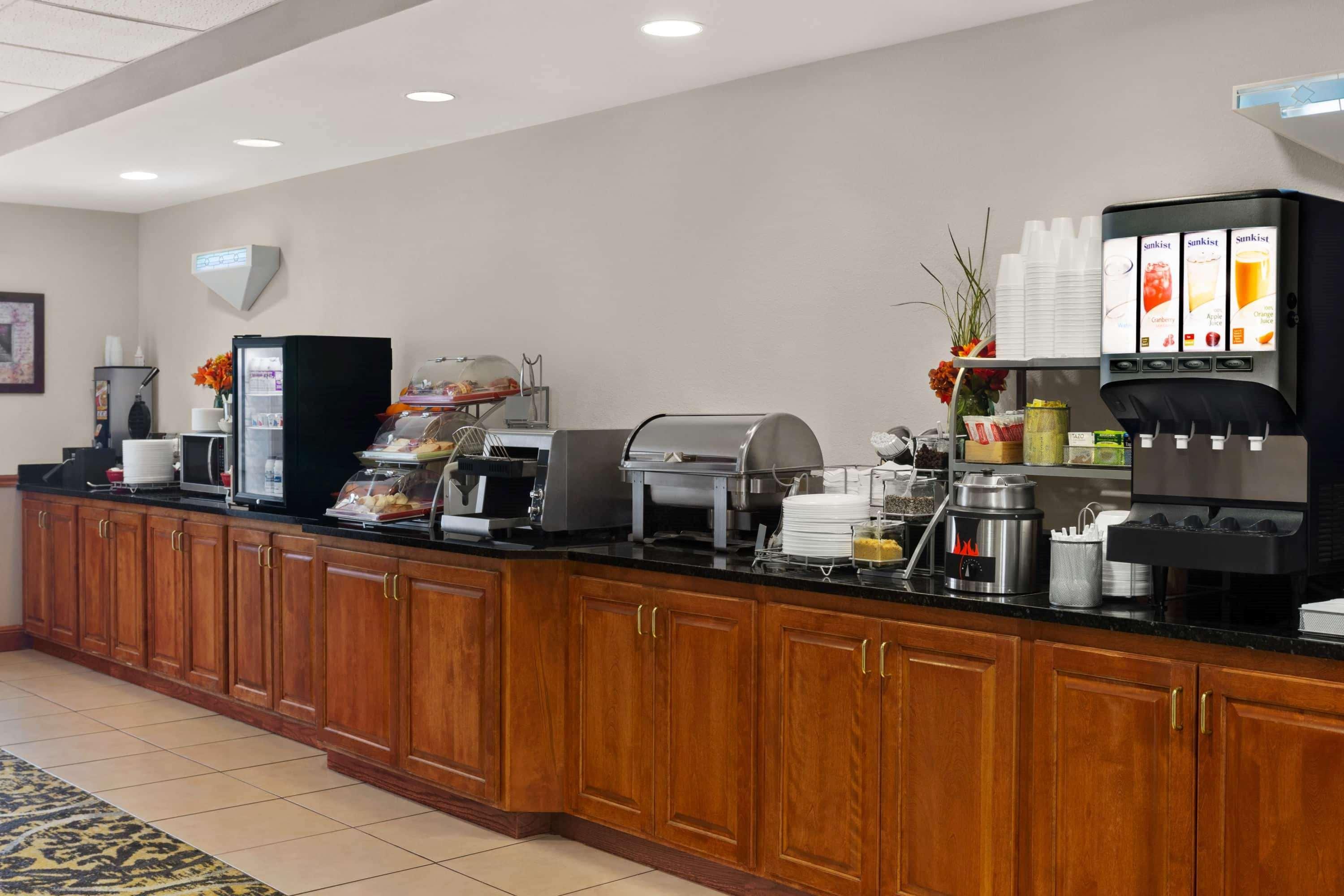 Wingate By Wyndham Hotel 3*