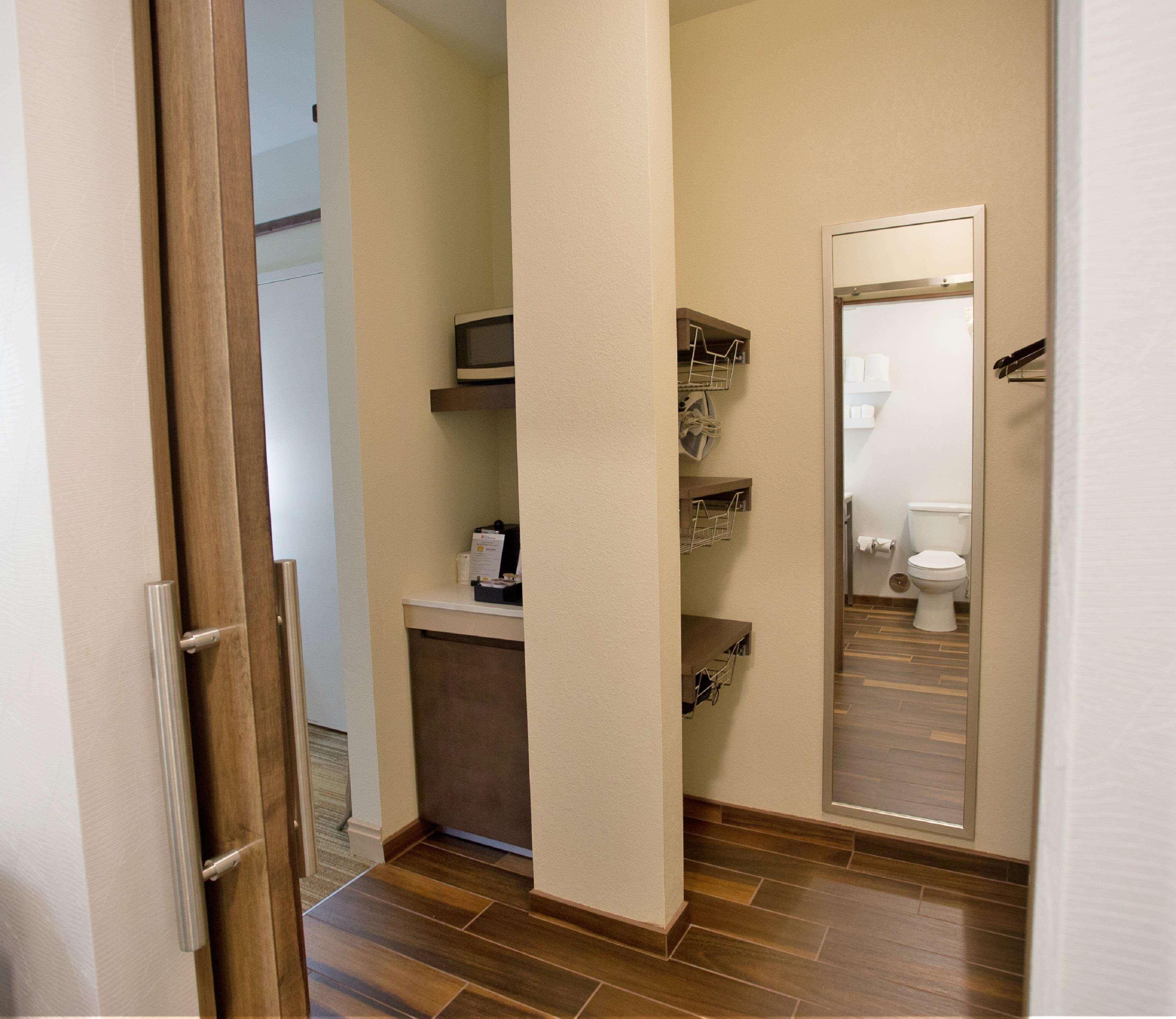 Hilton Garden Rogers Hotel 4*