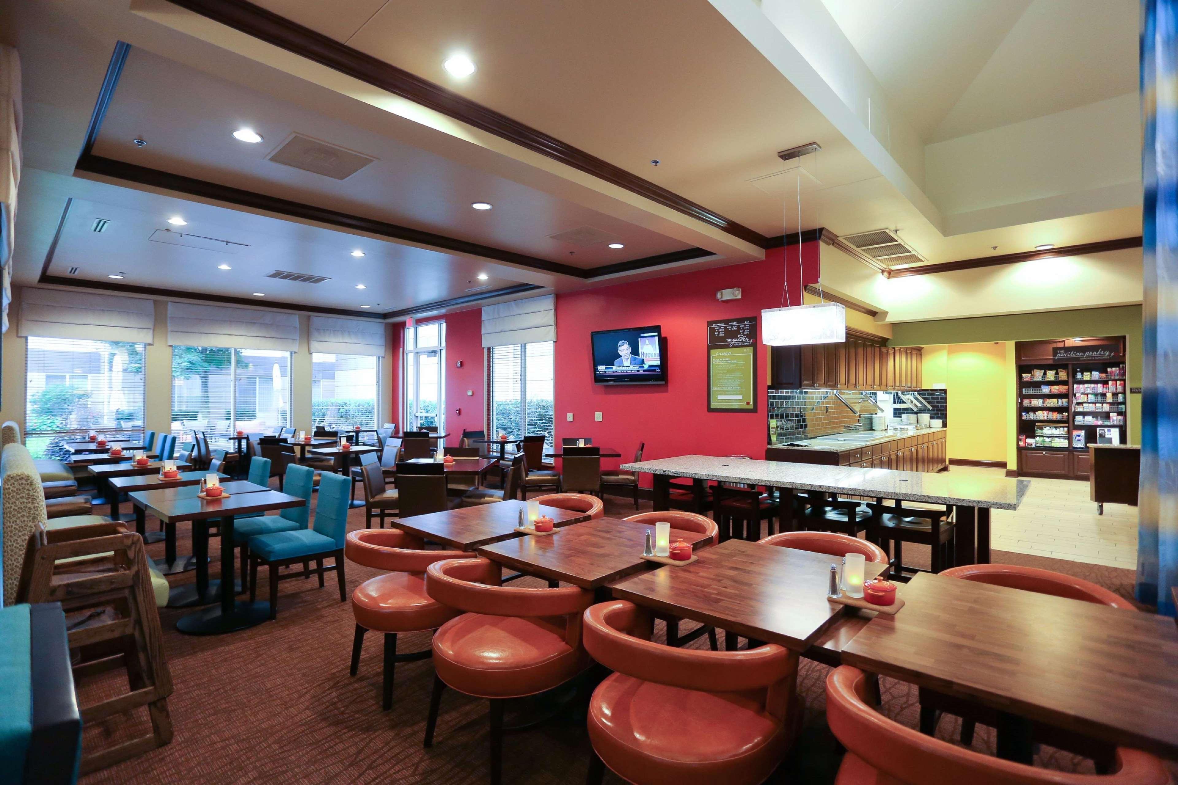 Hilton Garden Rogers Hotel 4*