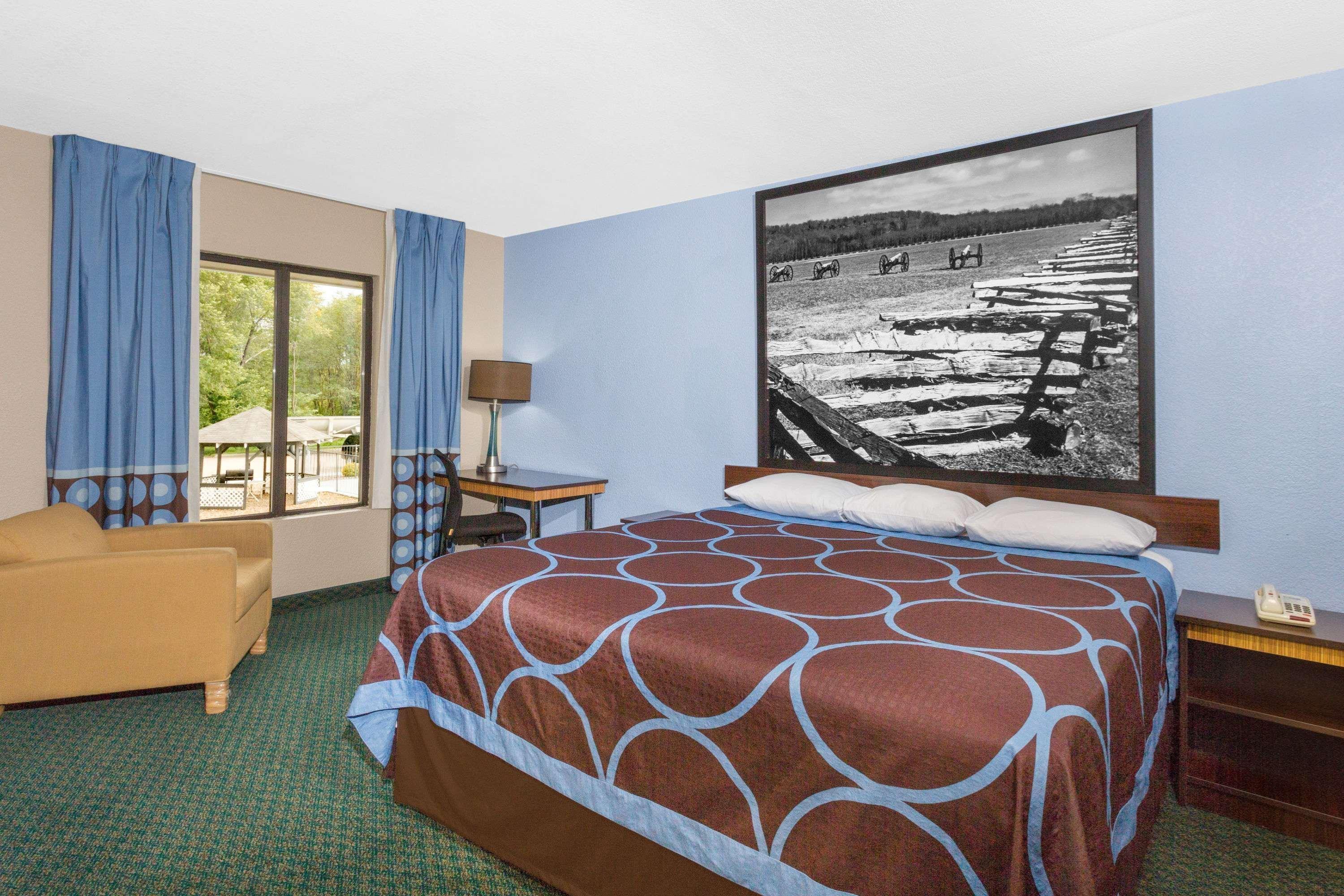 Super 8 By Wyndham Motel