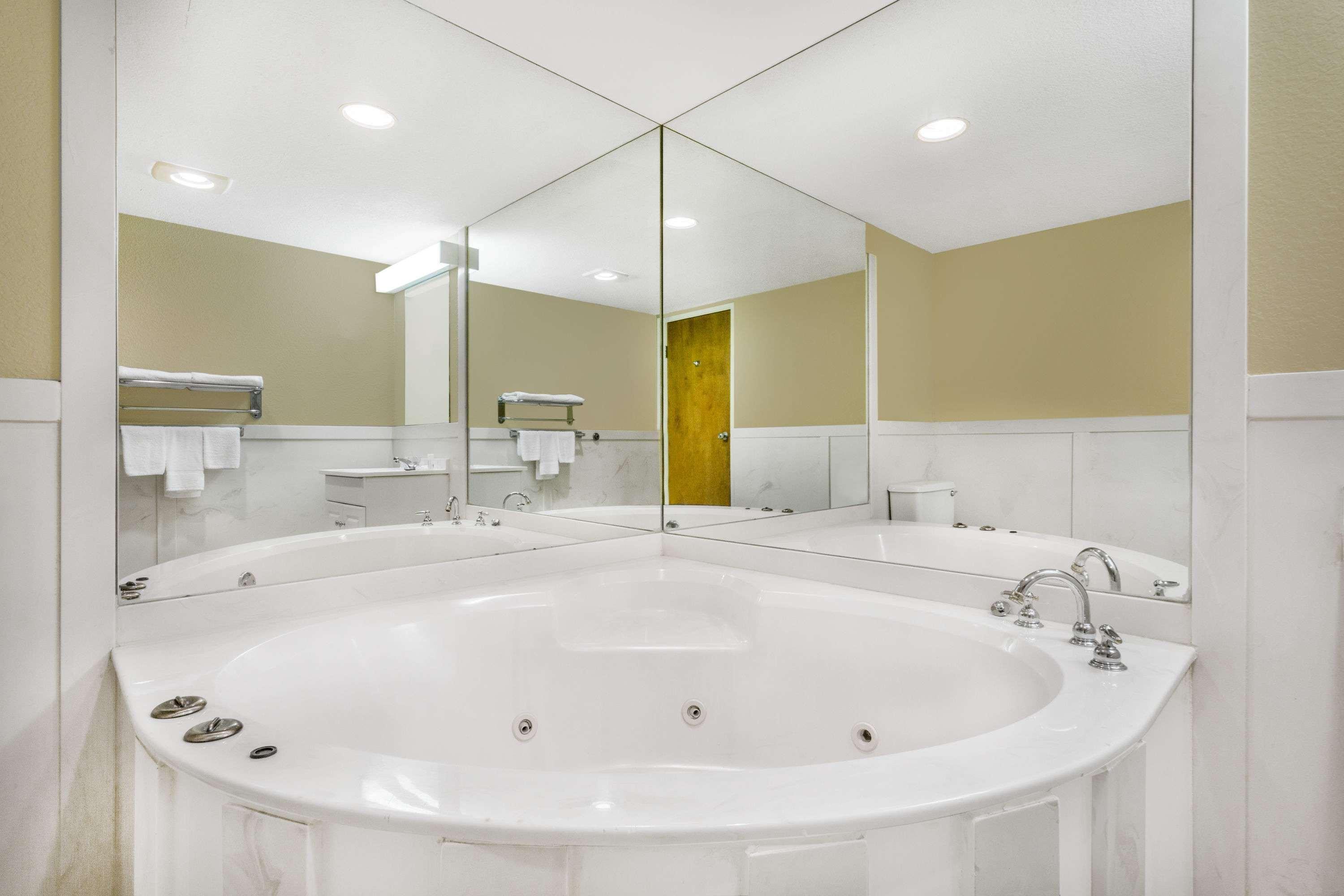 Motel Super 8 By Wyndham 2*