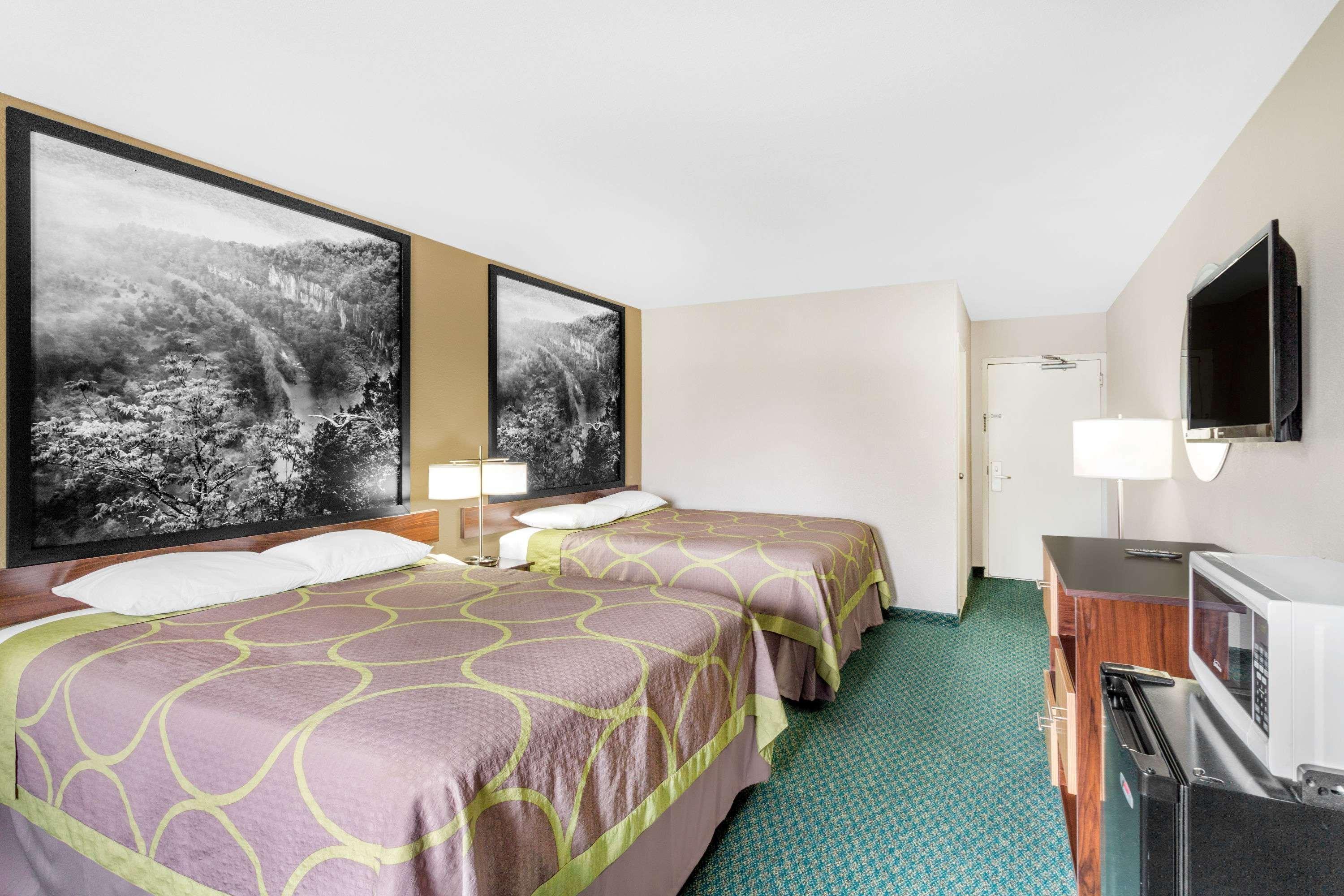 Super 8 By Wyndham Motel Bentonville