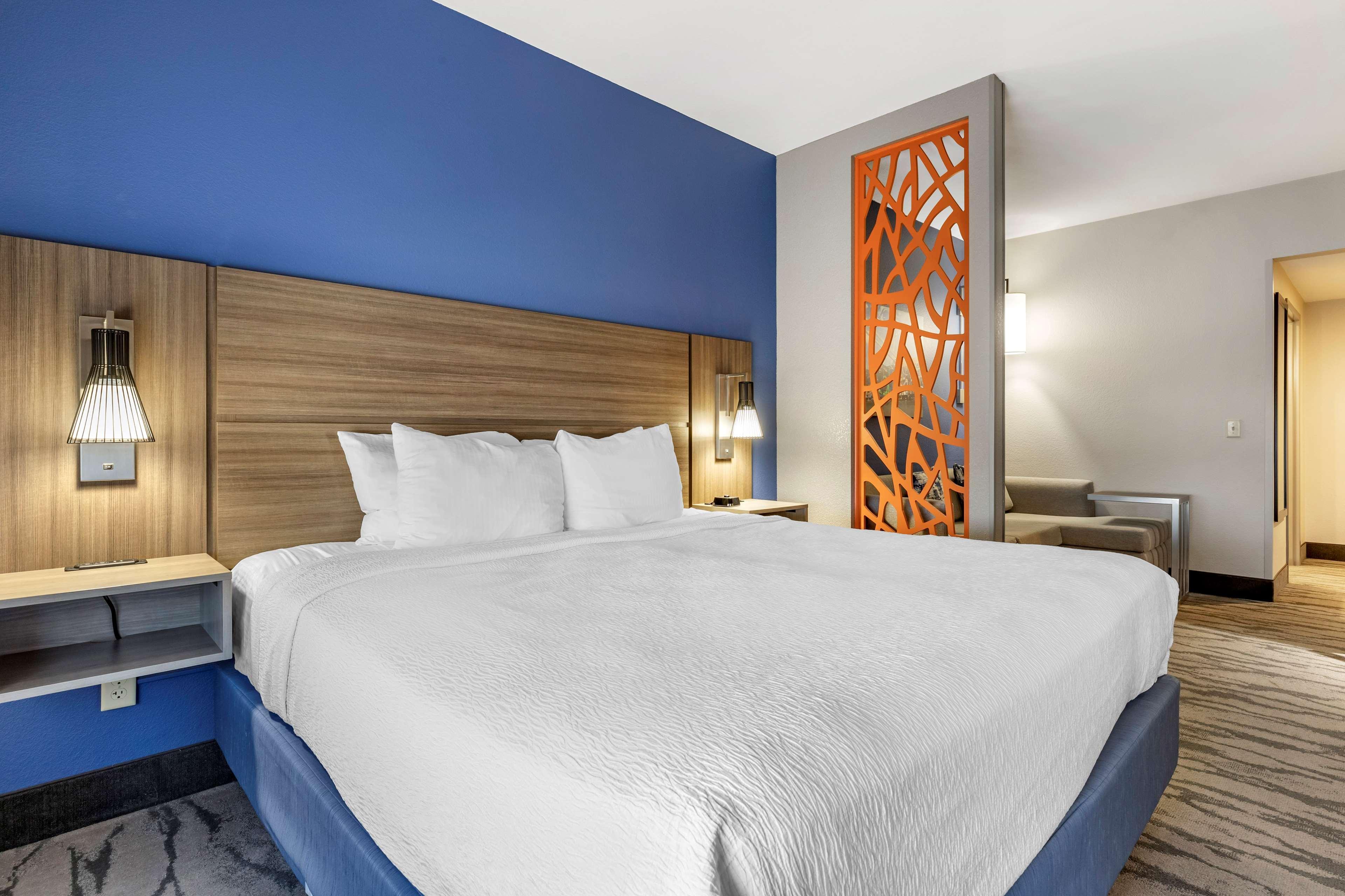 Best Western Plus Castlerock & Hotel 3*