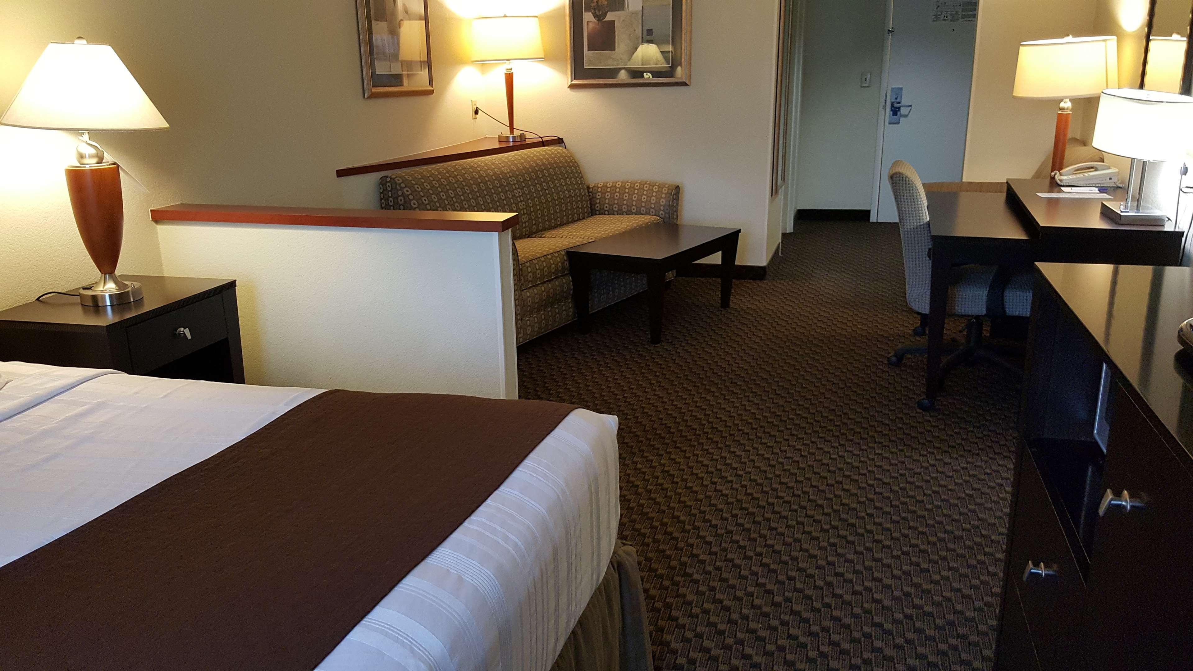 Best Western Plus Castlerock & 3* Bentonville
