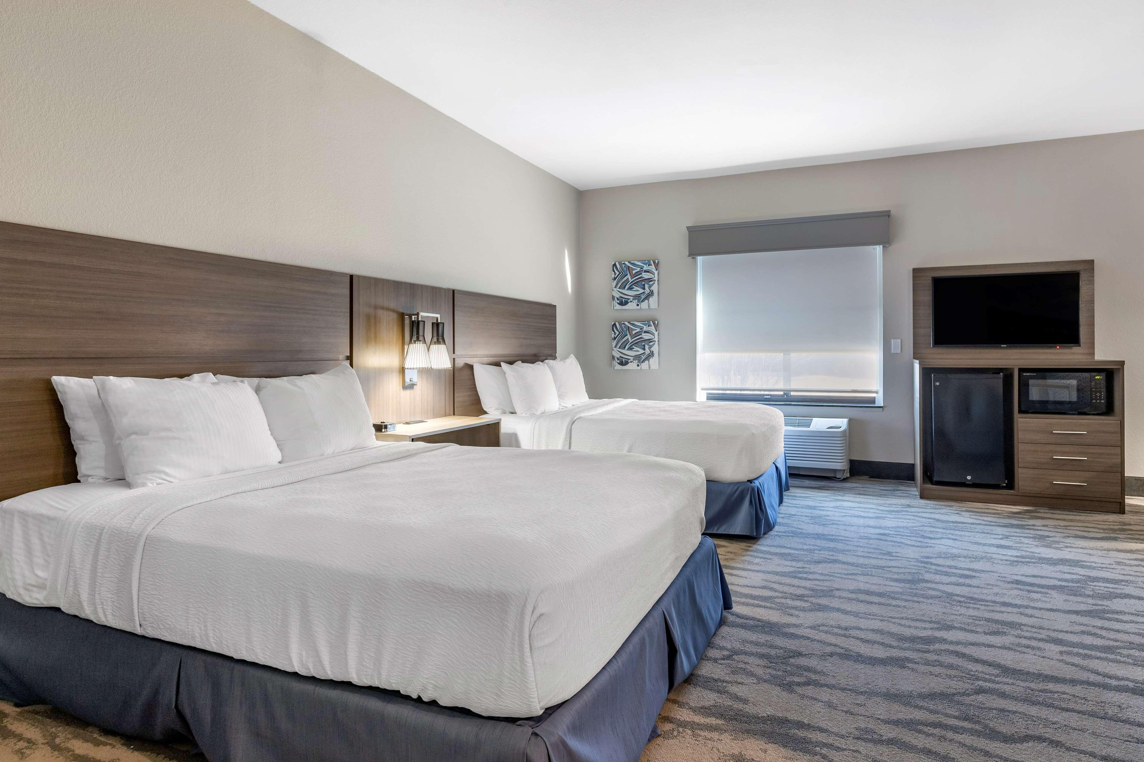 Best Western Plus Castlerock & 3* Bentonville