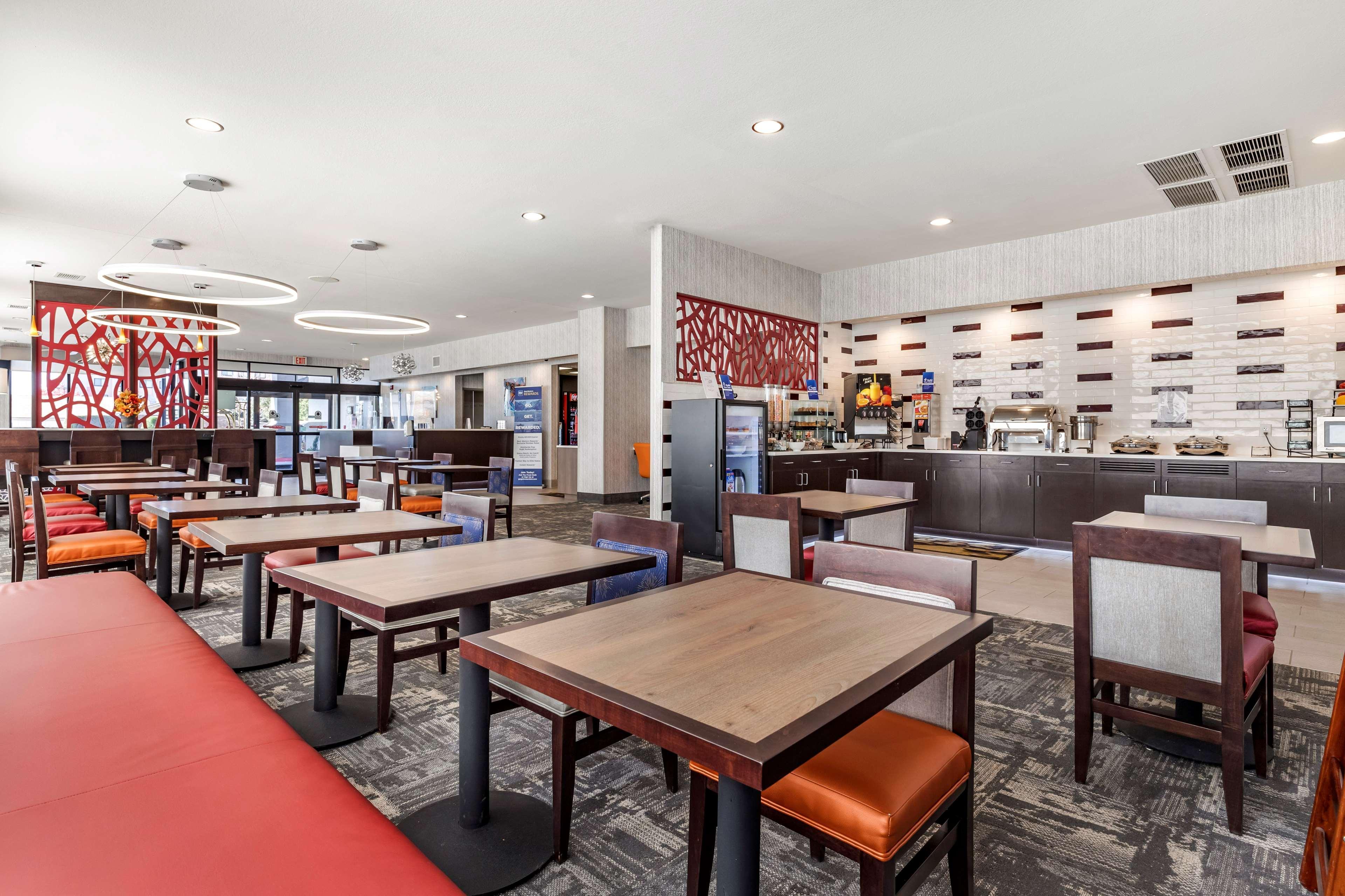 Best Western Plus Castlerock & Hotel 3*