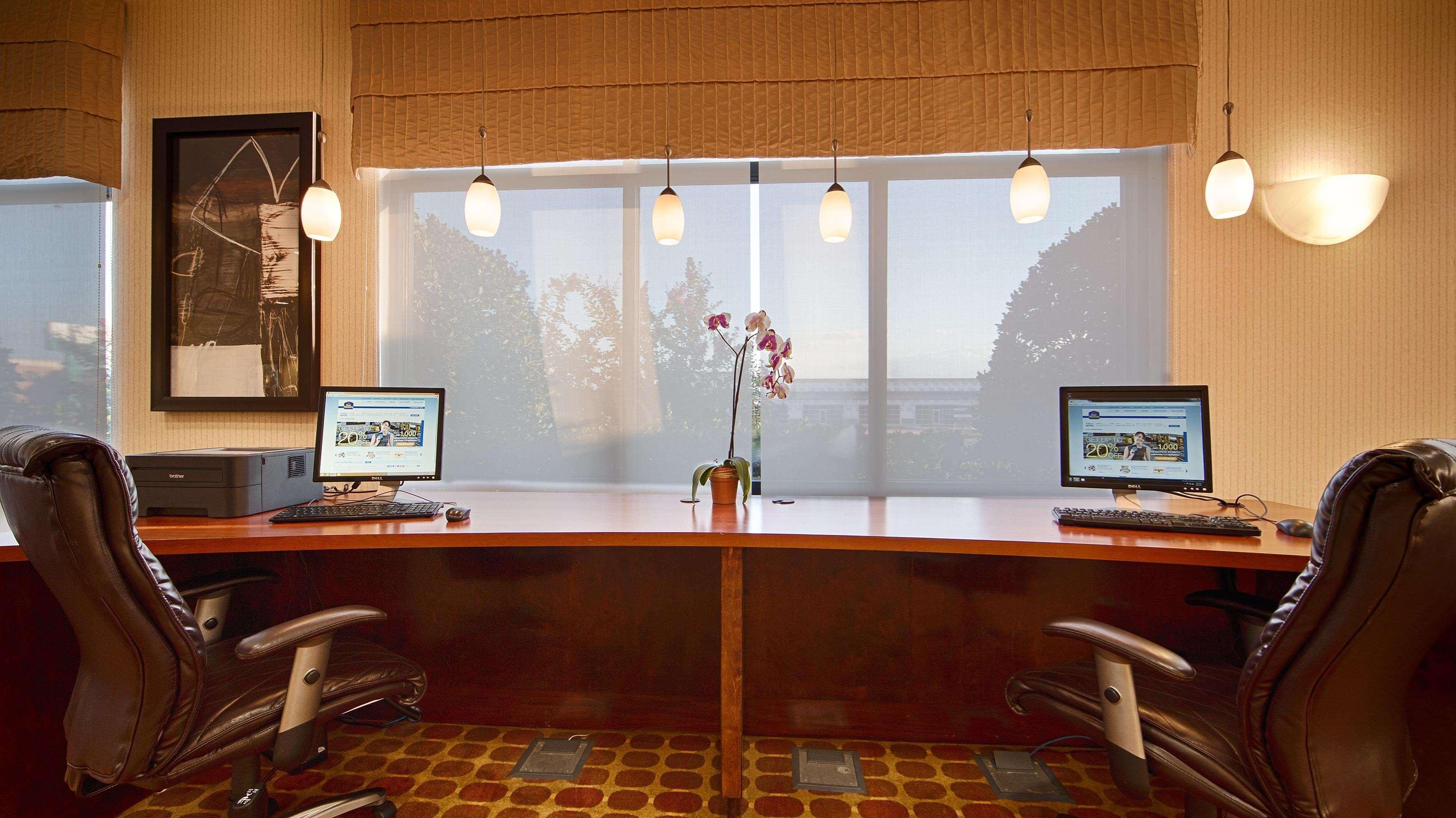 Best Western Plus Castlerock & 3* Bentonville