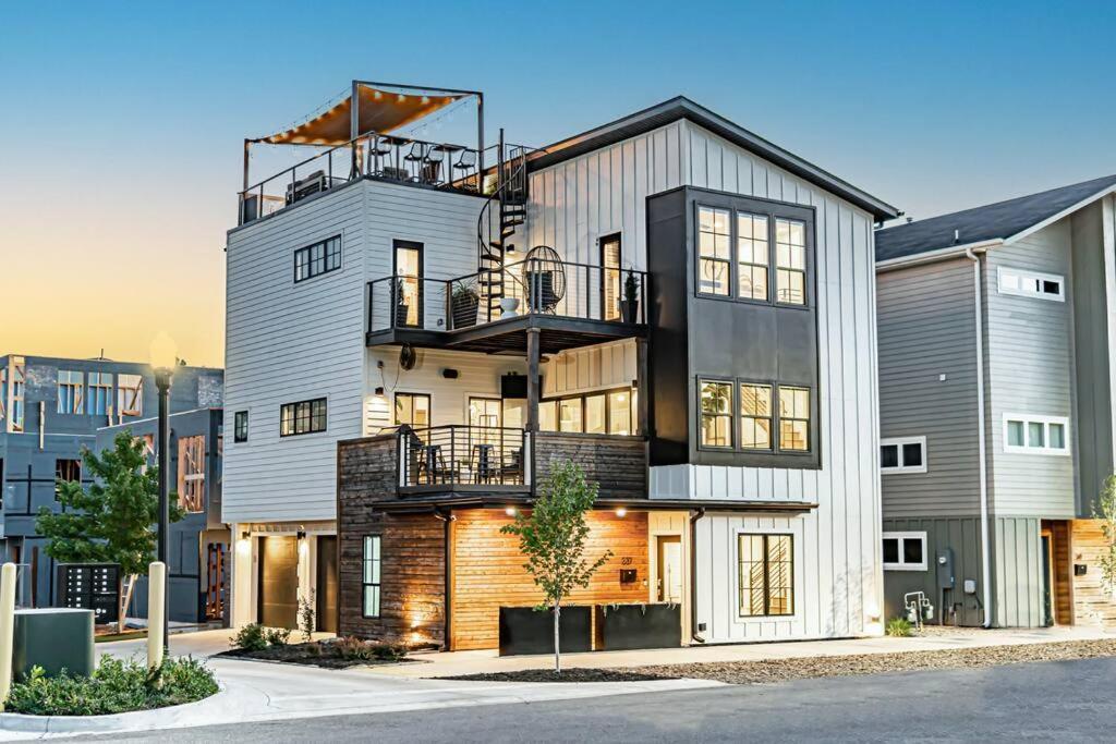 The Rooftop Terrace On The Square Holiday home Bentonville