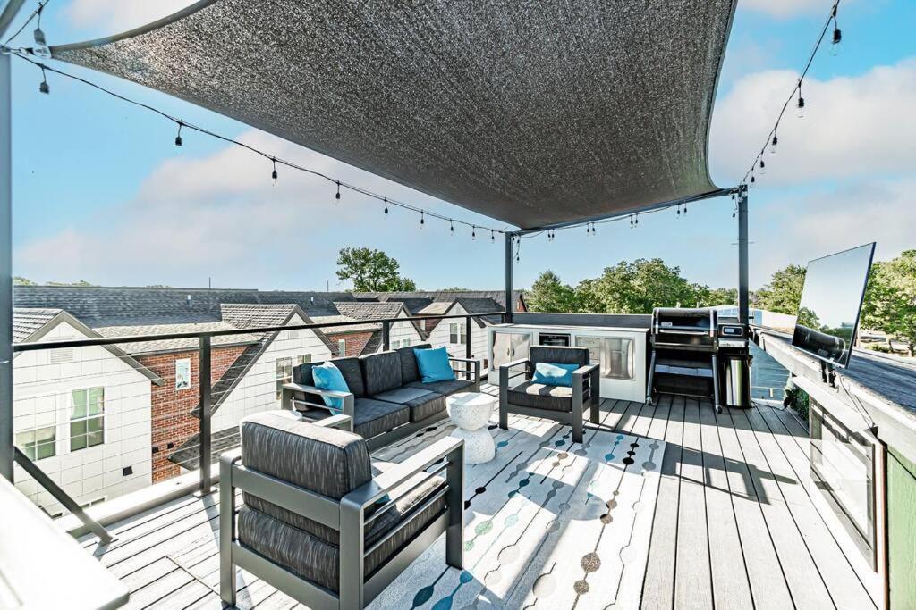 The Rooftop Terrace On The Square *