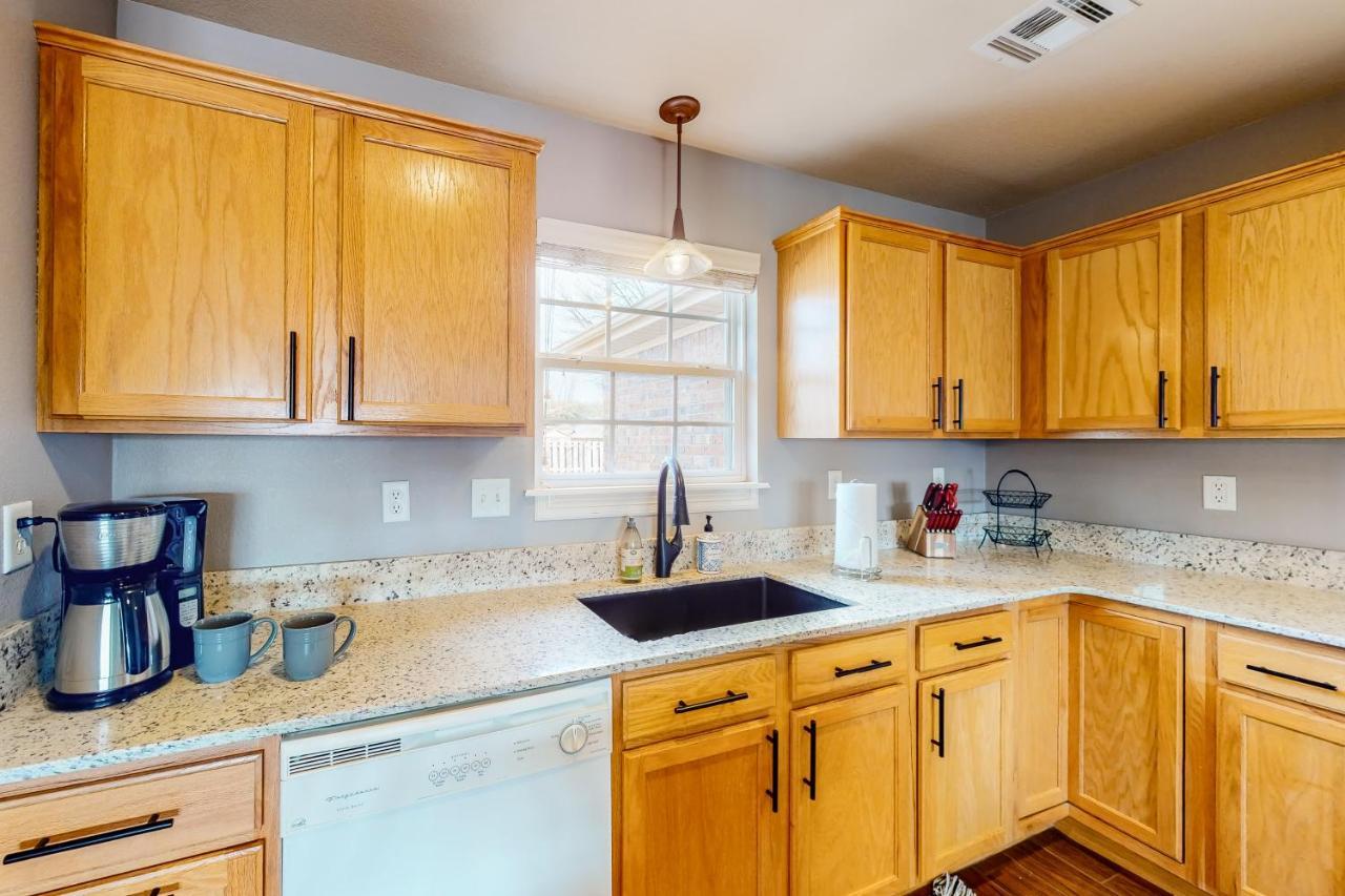 The Brick Beauty On Cabriolet Holiday home Bentonville