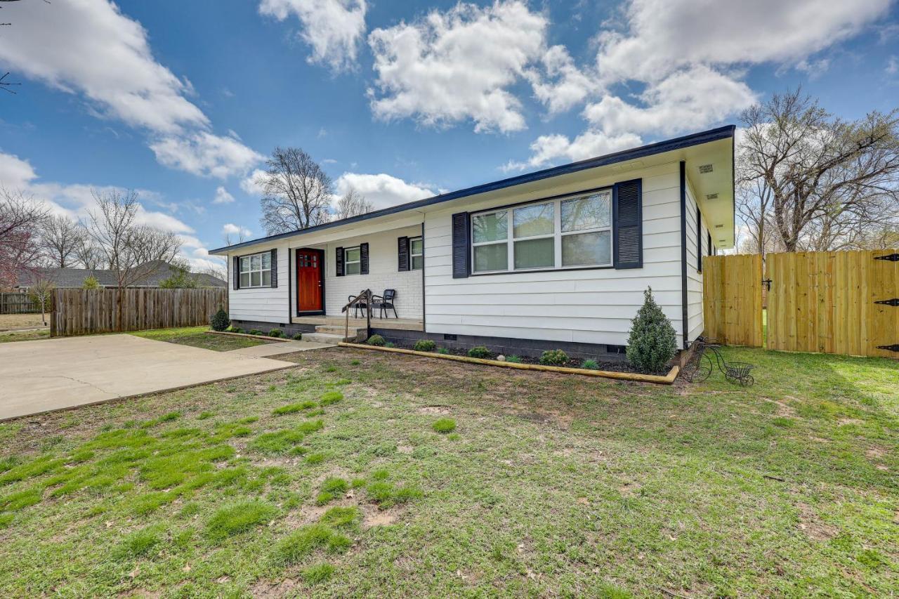 Grassy Yard, Walk To Square
