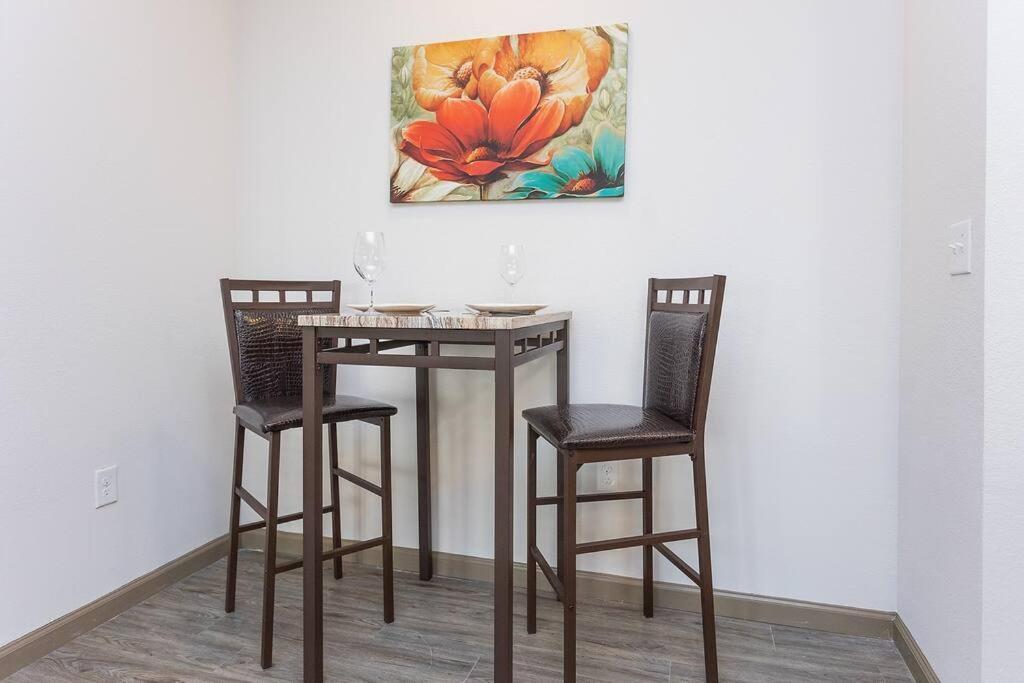 The Charming Canary Apartment Bentonville