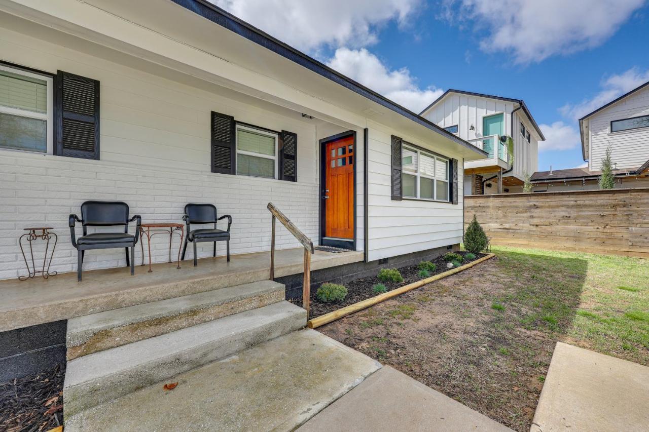 Cozy Duplex, Walk To Square! Holiday home