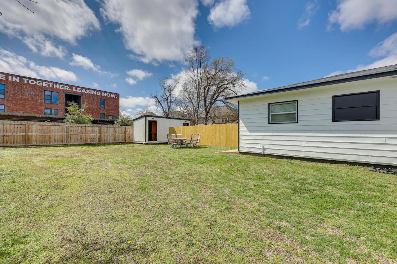 Grassy Yard, Walk To Square *