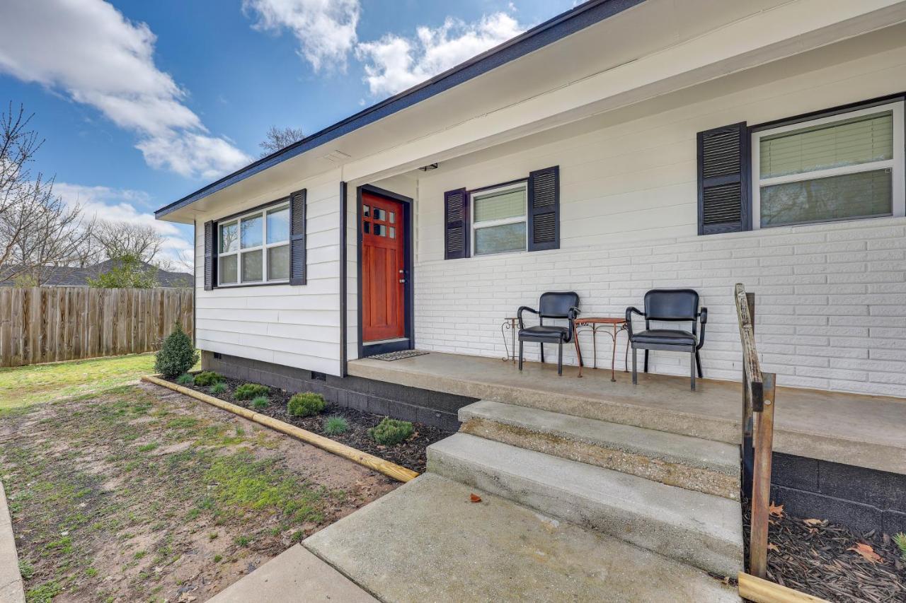 Cozy Duplex, Walk To Square! Holiday home *
