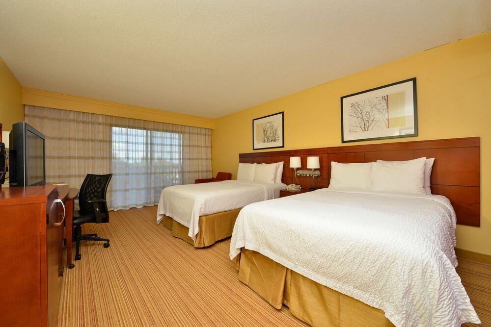 Courtyard By Marriott 3*