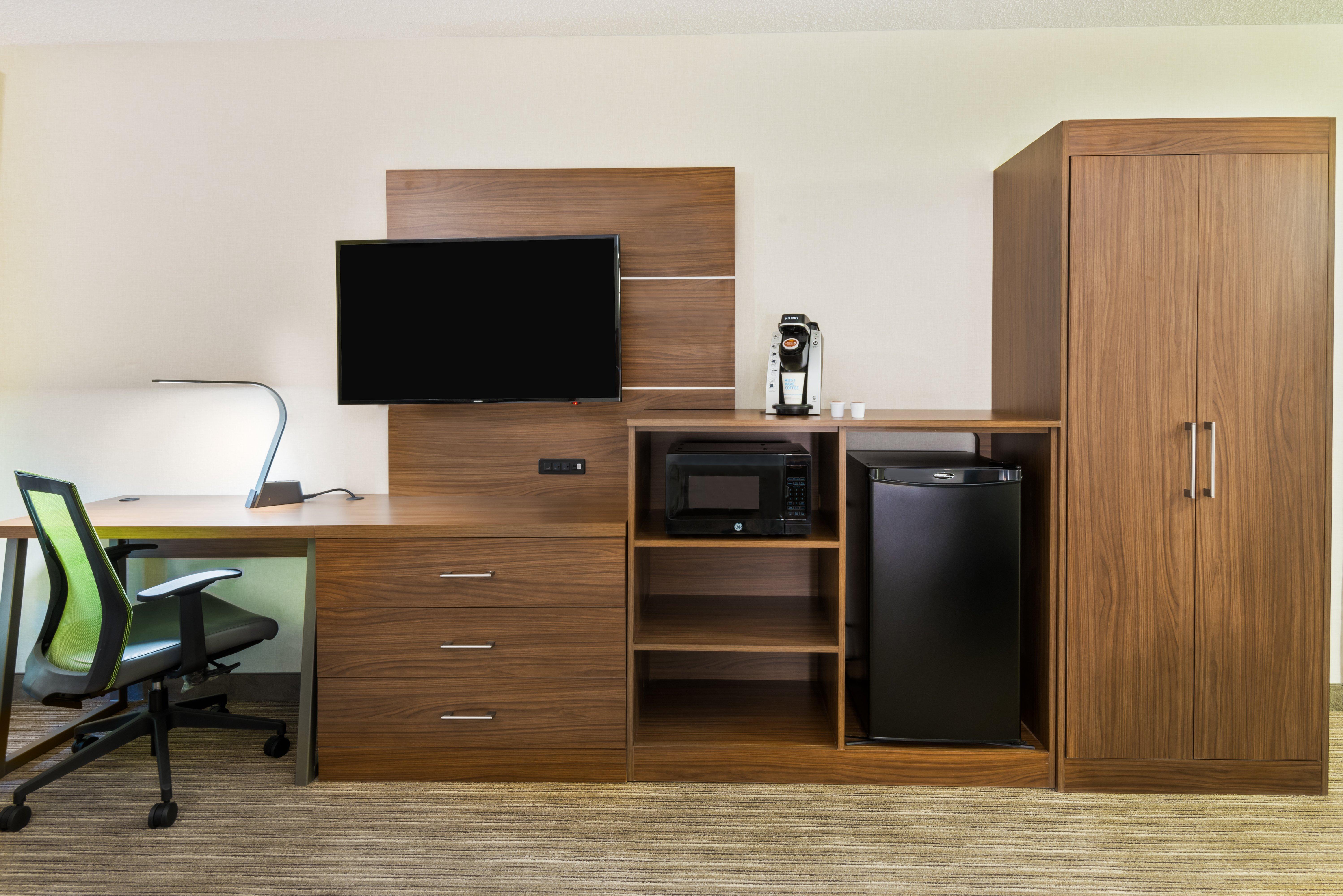 Express & By Ihg 2* Bentonville