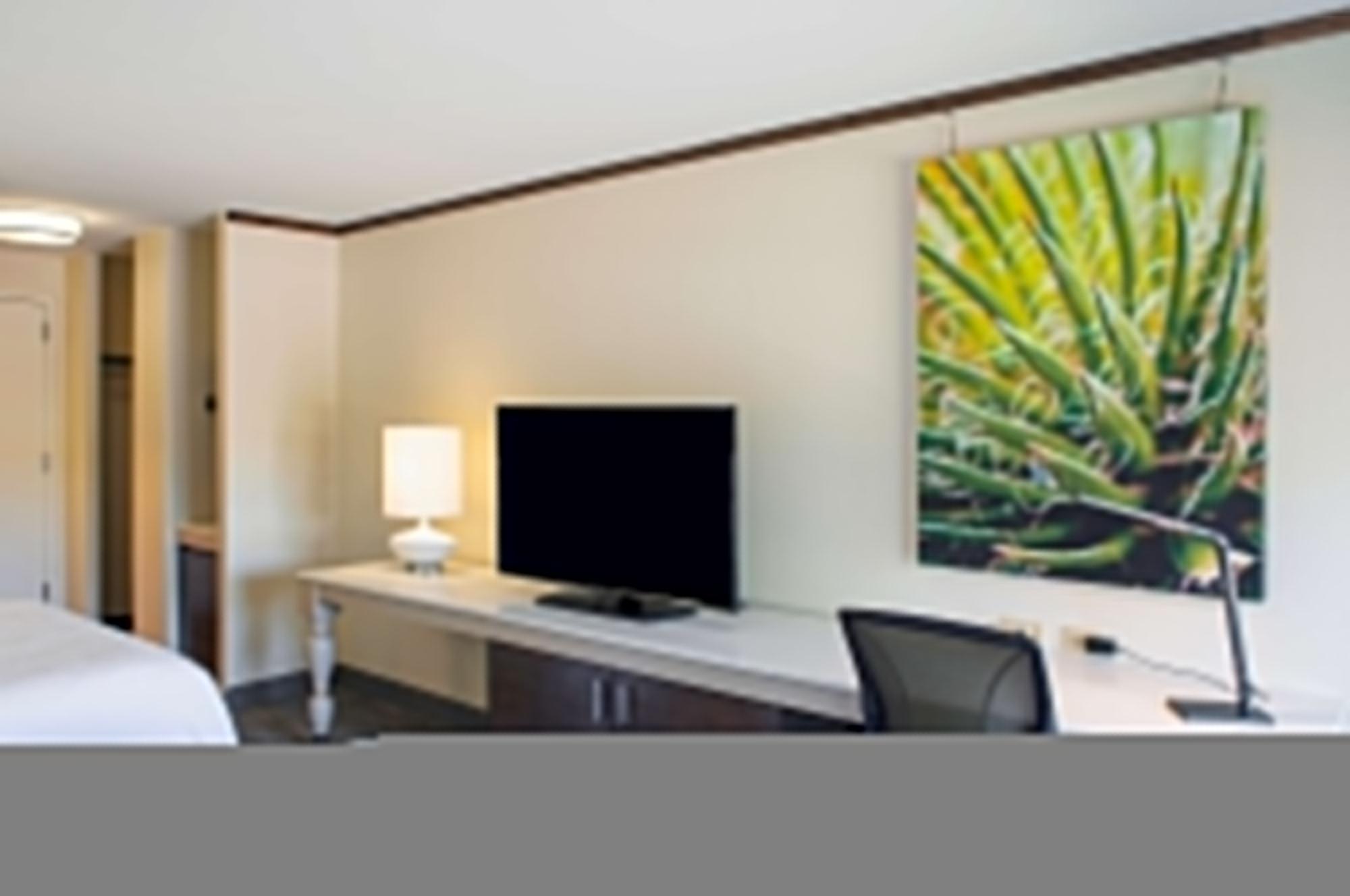 Hilton Garden Rogers Hotel 4*