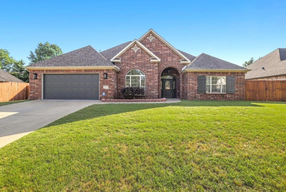 Poolside Place-game Room-mtb-friendly * Bentonville