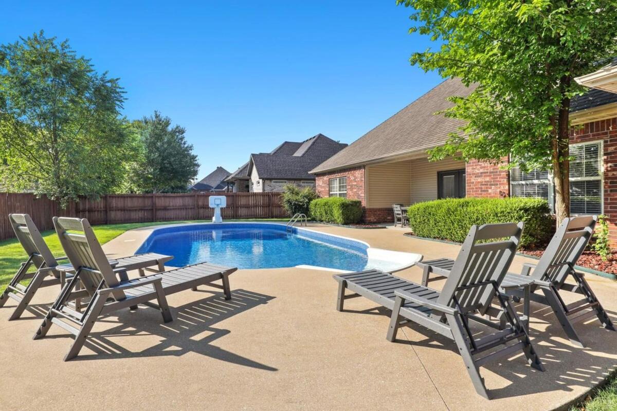 Poolside Place-game Room-mtb-friendly * Bentonville