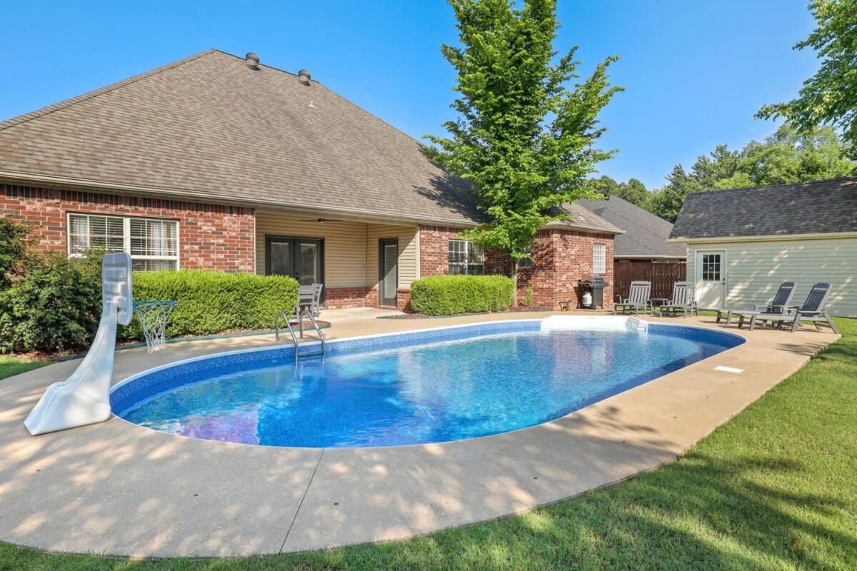 Poolside Place-game Room-mtb-friendly Holiday home