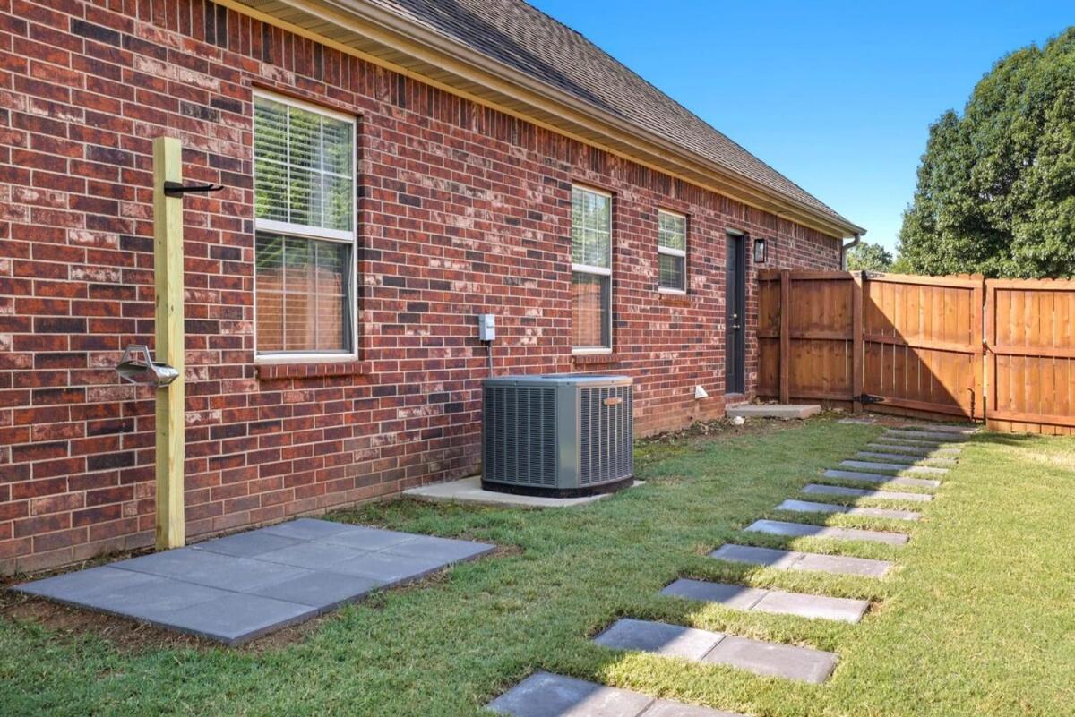 Poolside Place-game Room-mtb-friendly * Bentonville