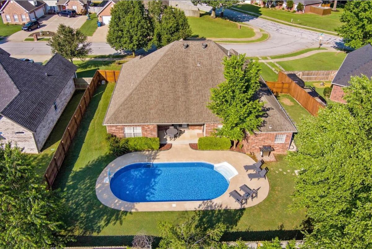 Poolside Place-game Room-mtb-friendly