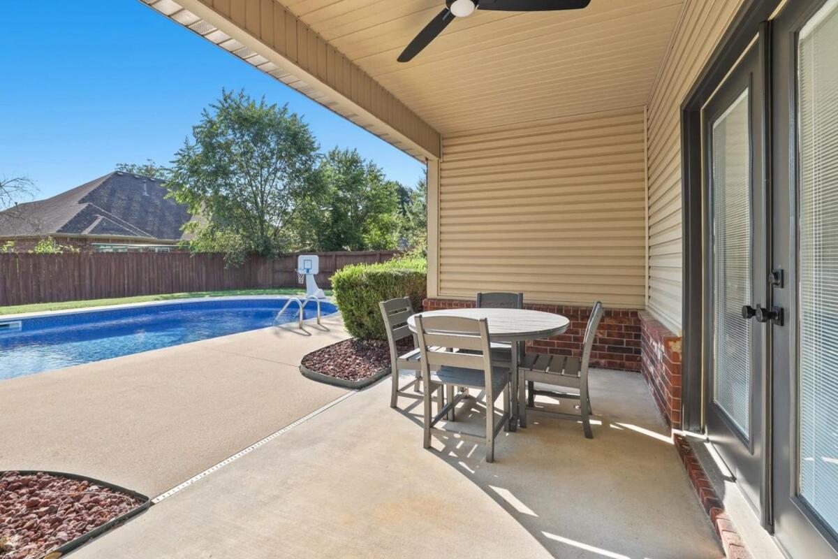Poolside Place-game Room-mtb-friendly Holiday home *