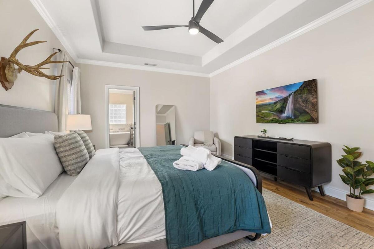 Poolside Place-game Room-mtb-friendly