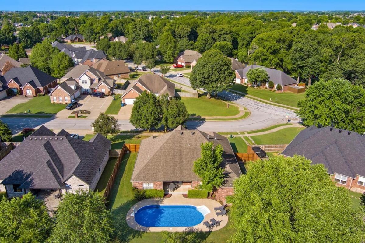 Poolside Place-game Room-mtb-friendly Holiday home *