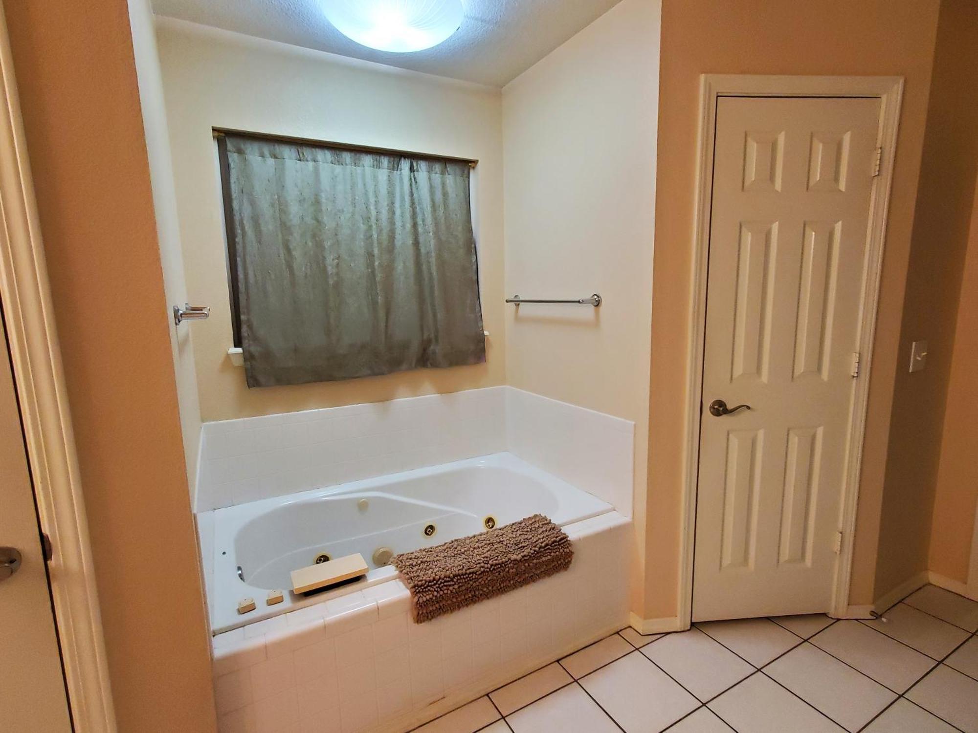 Homestay Master Bed & Bath Just For *