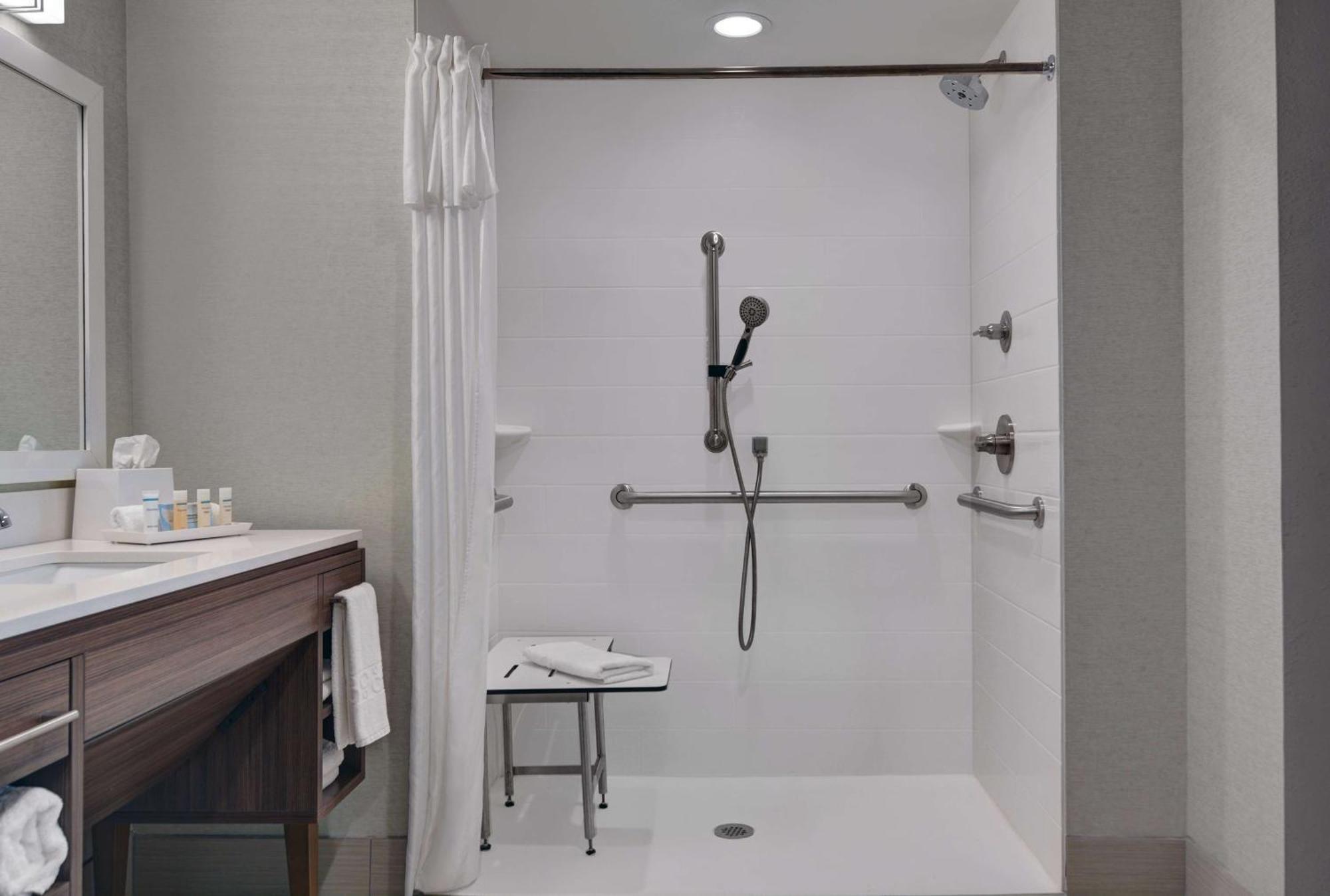 Home2 By Hilton Rogers 3*