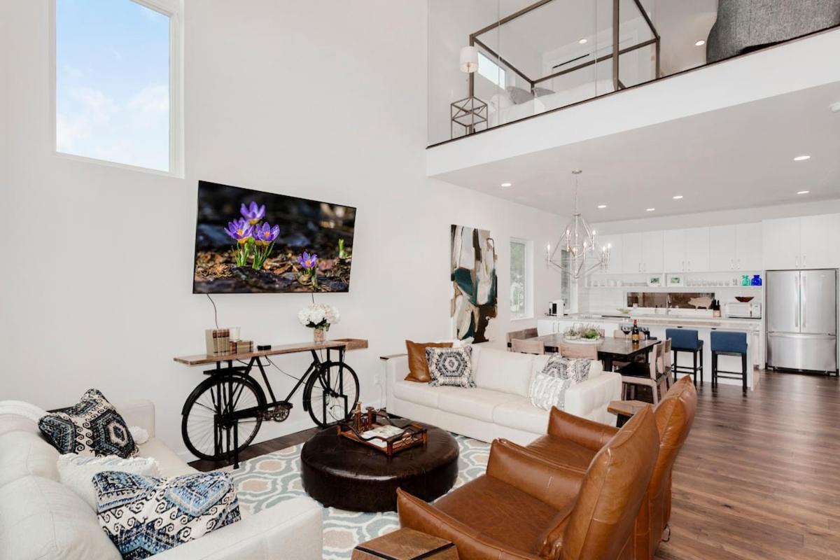Terracotta Townhome-by Momentary-bikes Available * Bentonville