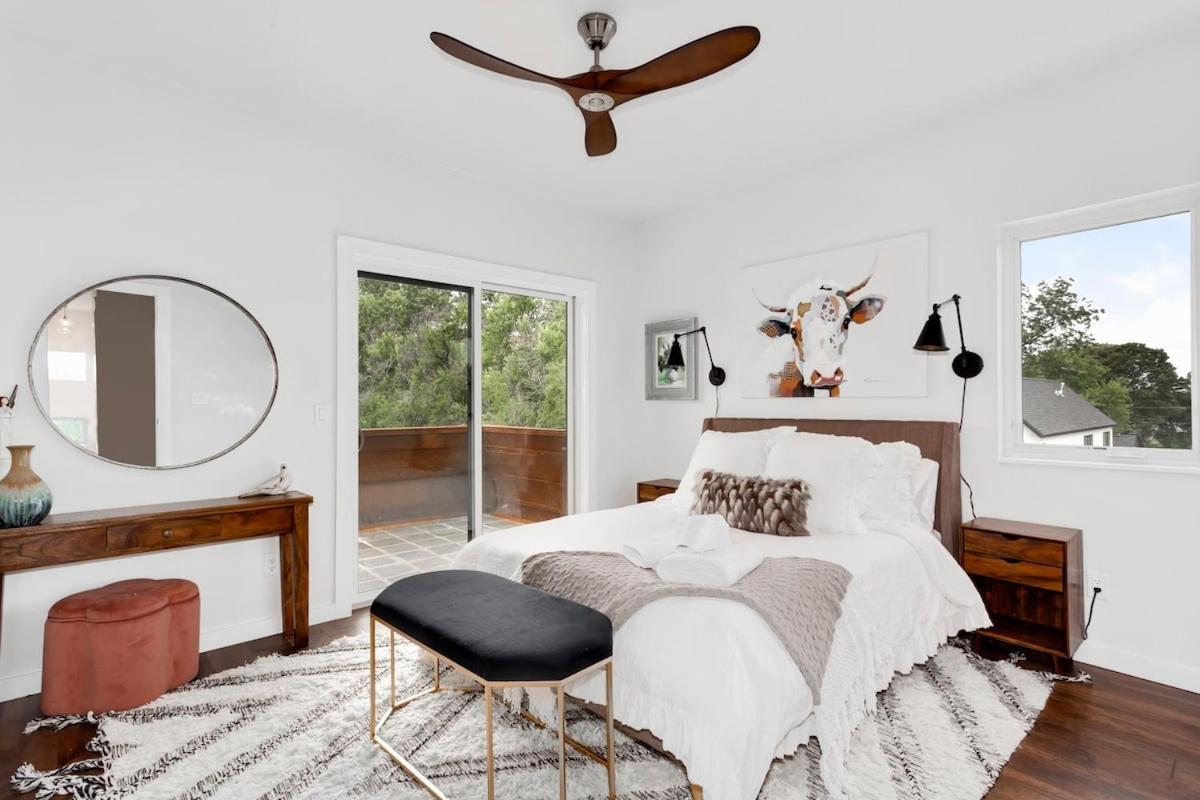 Terracotta Townhome-by Momentary-bikes Available Holiday home
