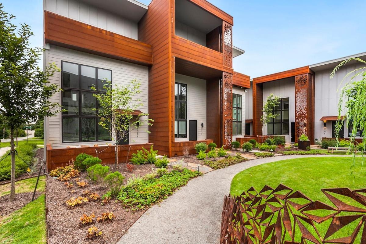 Holiday home Terracotta Townhome-by Momentary-bikes Available