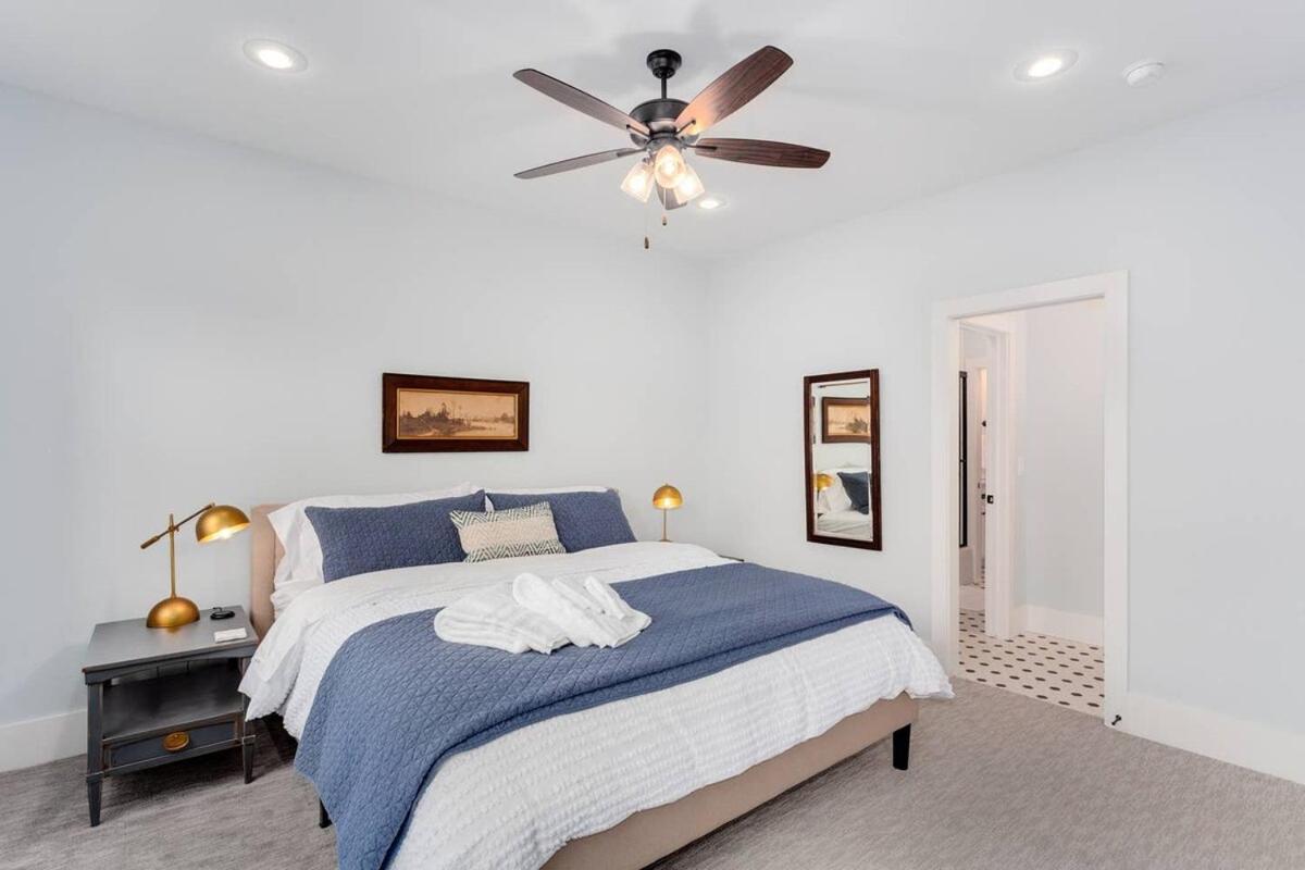 Holiday home The Brownstone-1 Block To Downtown Bentonville