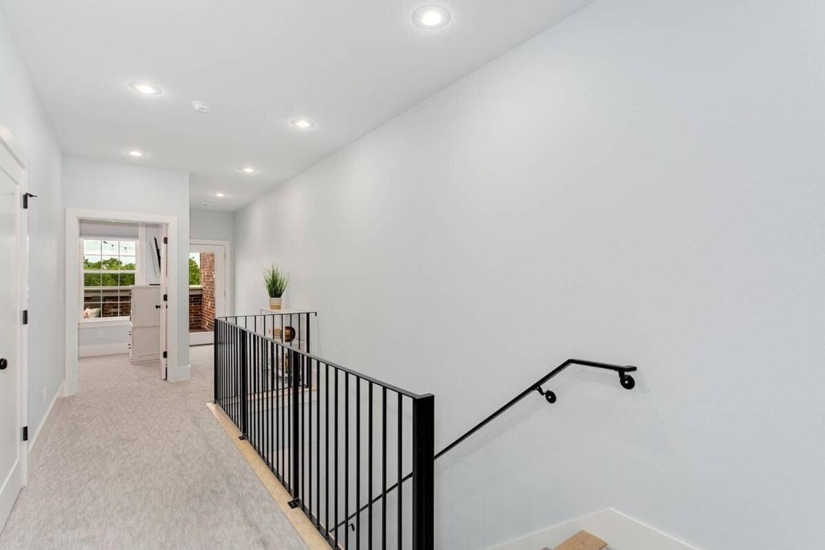 The Brownstone-1 Block To Downtown Holiday home Bentonville