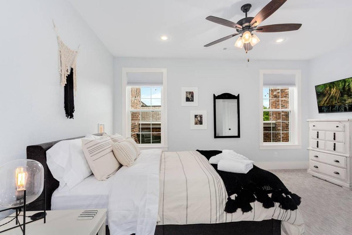 The Brownstone-1 Block To Downtown Holiday home
