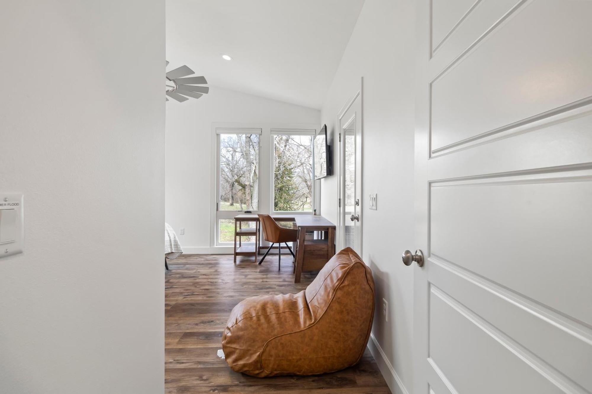 Hook St Art Pad: Just 5 Mins To Downtown Vibes! * Bentonville