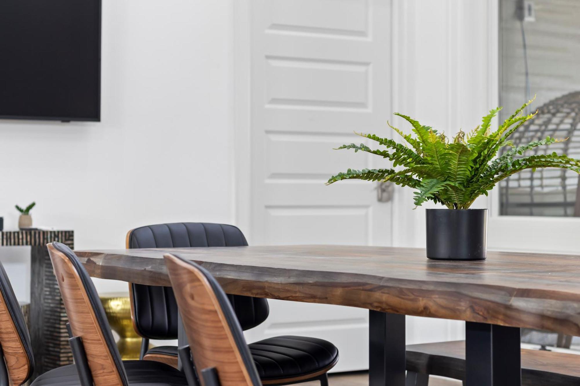 Holiday home Hook St Art Pad: Just 5 Mins To Downtown Vibes!