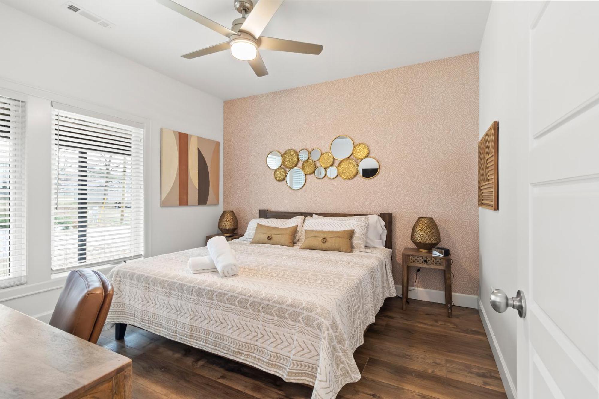 Holiday home Hook St Art Pad: Just 5 Mins To Downtown Vibes! *