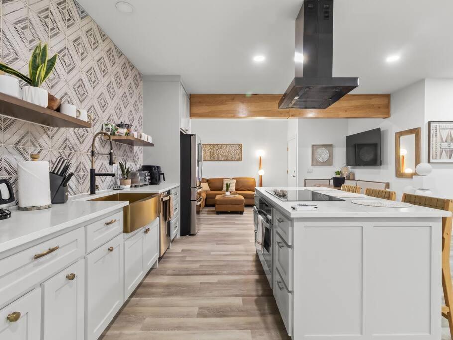 Holiday home Hook St Art Pad: Just 5 Mins To Downtown Vibes!