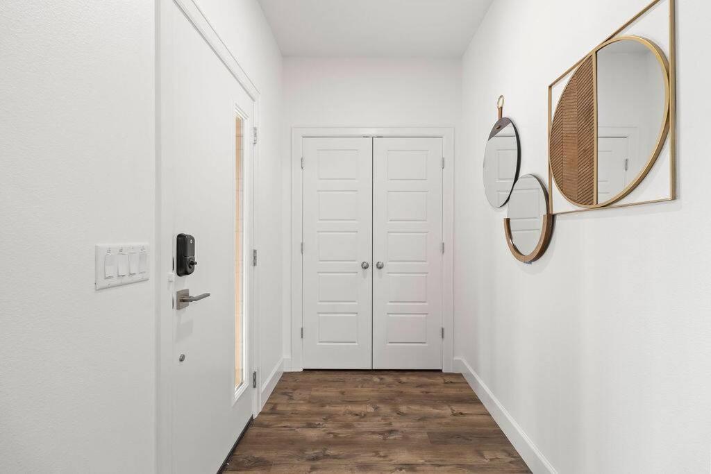 Hook St Art Pad: Just 5 Mins To Downtown Vibes! Holiday home *