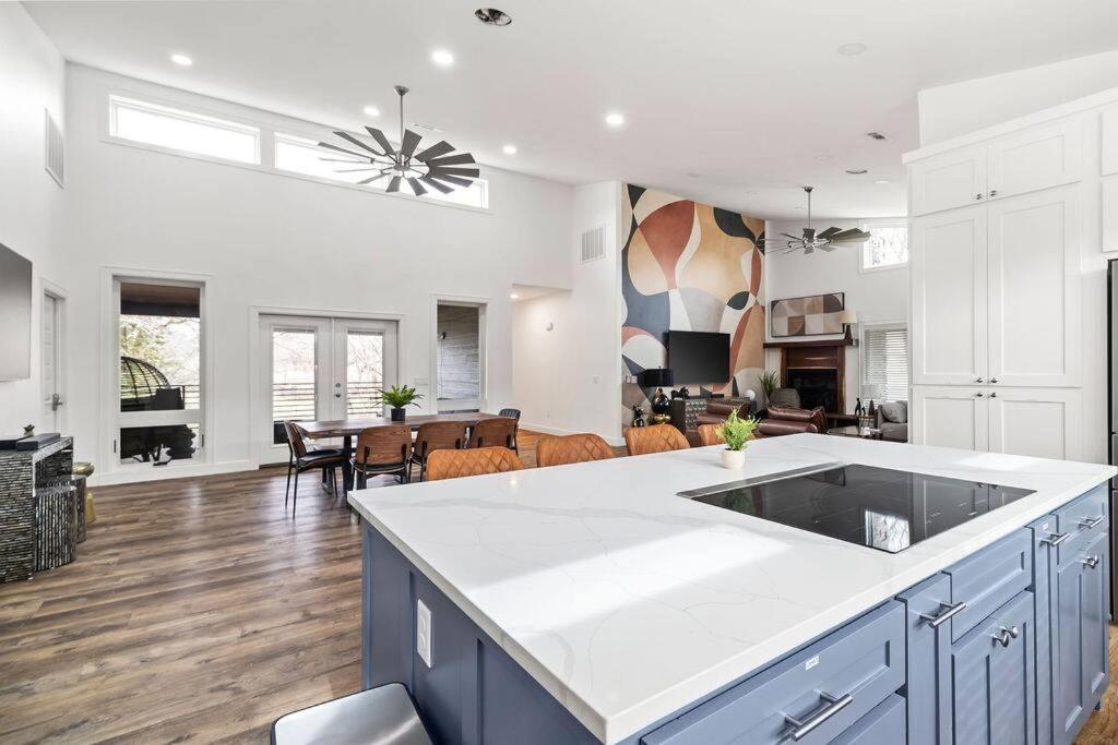 Hook St Art Pad: Just 5 Mins To Downtown Vibes! *