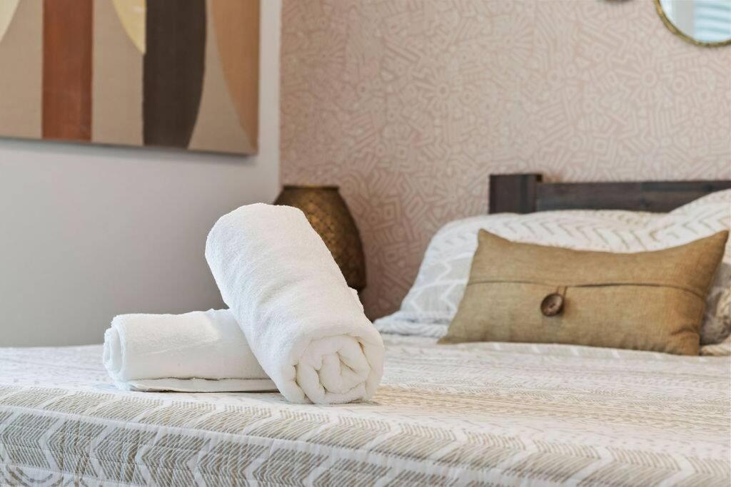 Hook St Art Pad: Just 5 Mins To Downtown Vibes! Holiday home *
