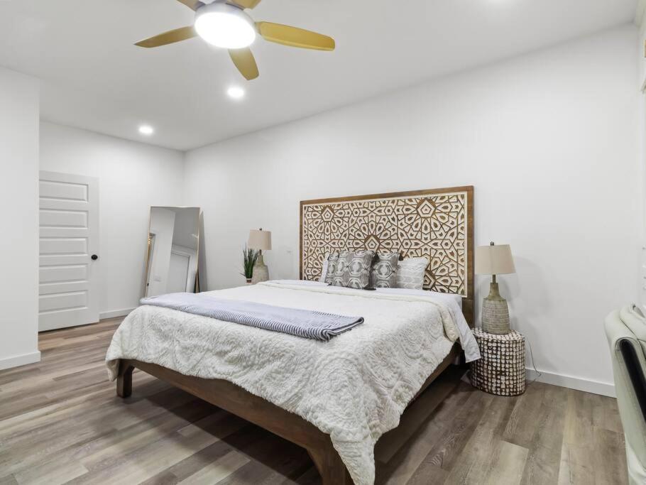 Holiday home Hook St Art Pad: Just 5 Mins To Downtown Vibes! *