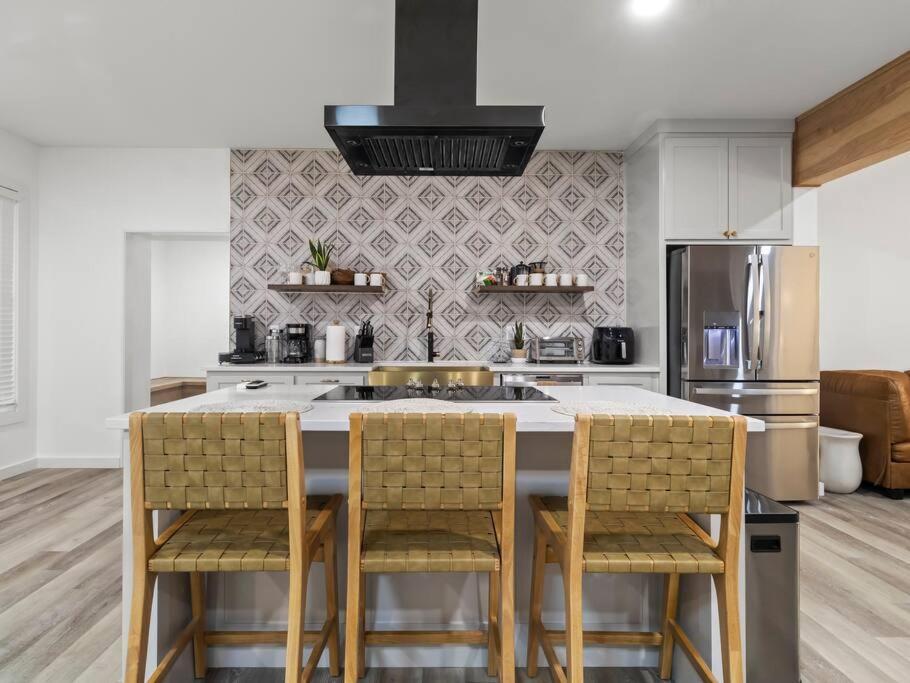 Holiday home Hook St Art Pad: Just 5 Mins To Downtown Vibes!