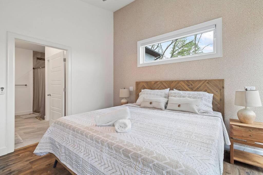 Hook St Art Pad: Just 5 Mins To Downtown Vibes! Bentonville