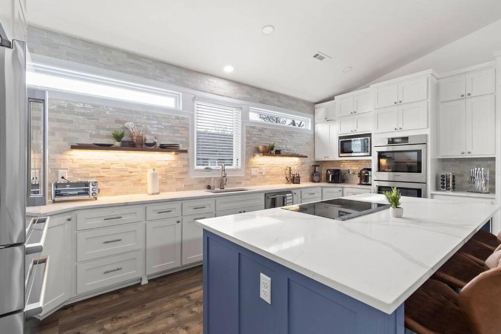 Hook St Art Pad: Just 5 Mins To Downtown Vibes! Holiday home