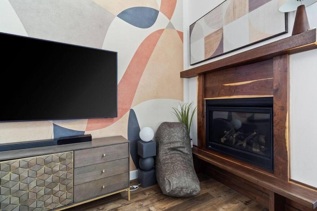 Holiday home Hook St Art Pad: Just 5 Mins To Downtown Vibes!